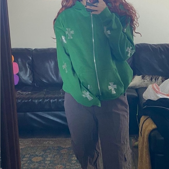 Green hoodie in the style of unknown - Picture 2 of 3